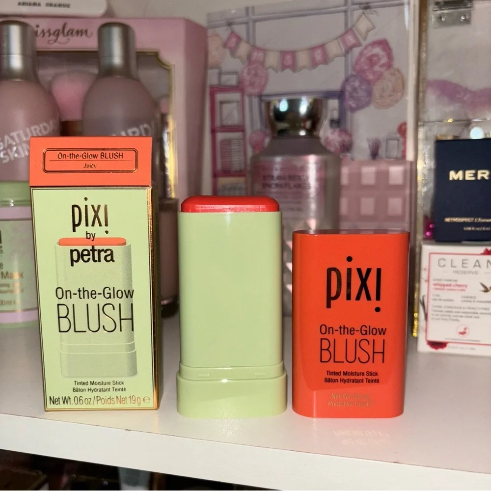 💝NIB Pixi On The Glow Blush Stick, juicy💝